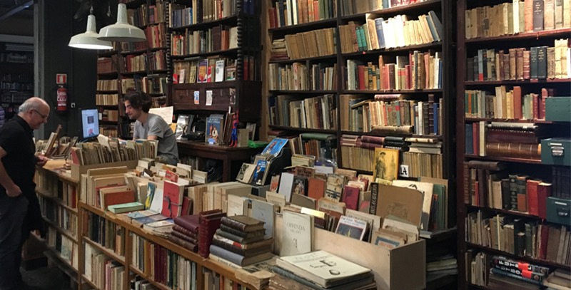 libreria-repleta-de-libros libreria-repleta-de-libros