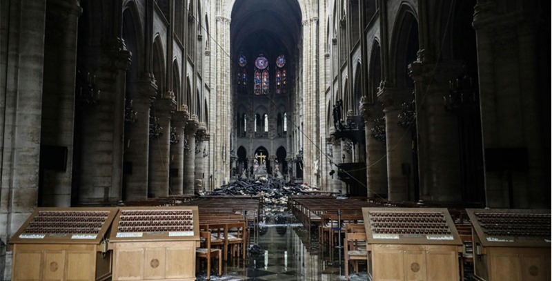 interior-incendio-notre-dame