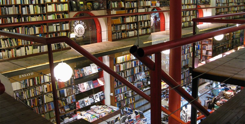 libros-en-expositores-de-libreria