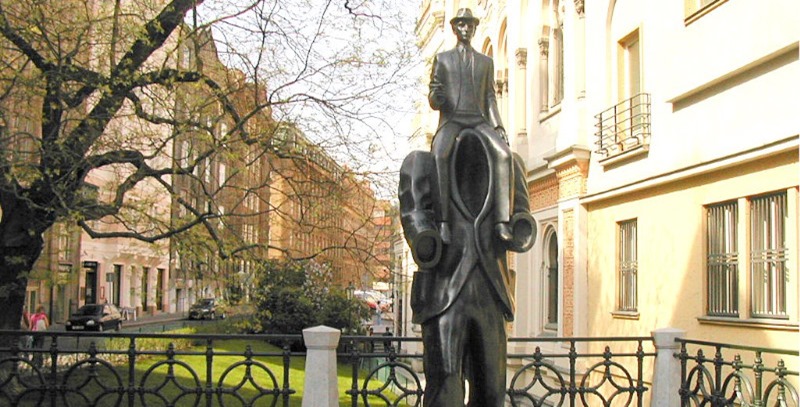estatua franz kafka praga estatua franz kafka praga