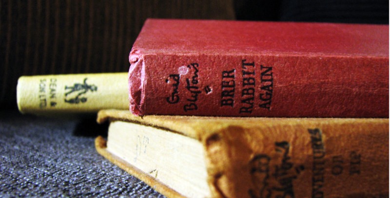 libros antiguos y deteriorados